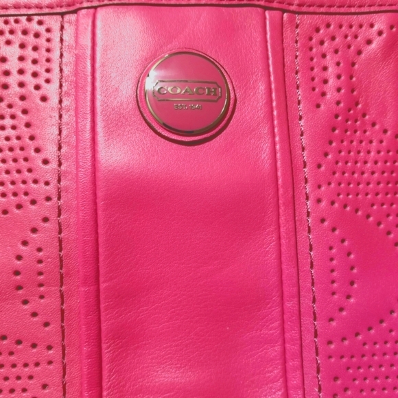 Coach, NWOT, Signature Stripe Perforated Carryall, Watermelon Pink 🍉 - Picture 7 of 12